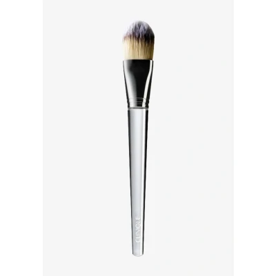 Kuva Clinique Brush Foundation