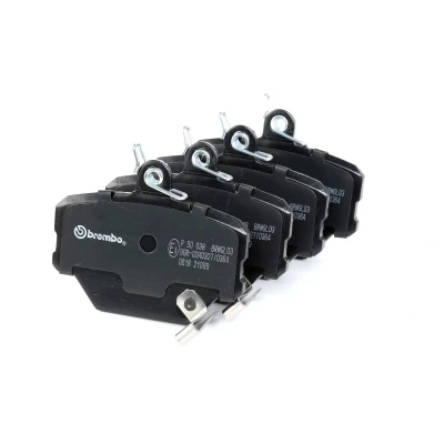 Kuva BREMBO P 50 038 Jarrupalat akustisella kulumavaroittimella Jarrusatulan ruuveilla Ilman tarvikkeita SMART: Fortwo I Coupe, City II Coupe