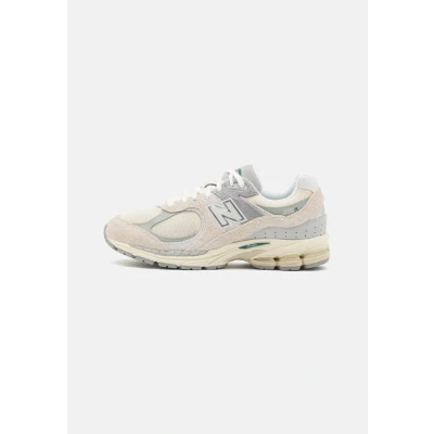 Kuva New Balance M2002 Unisex Matalavartiset tennarit, Koko: 36, Beige/grey Nahka/tekstiili