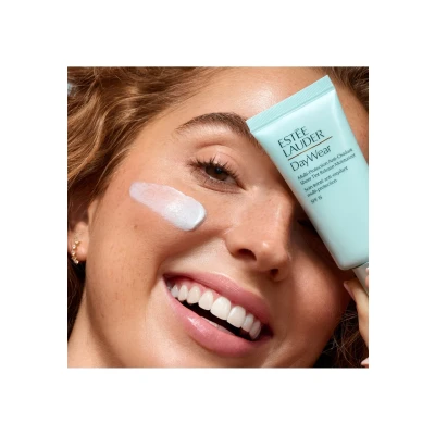 Kuva Estée Lauder Daywear Sheer Tint Release Moisturizer SPF 15 50 ml