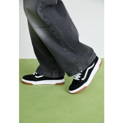 Kuva Vans Hylane Unisex Skeittikengät, Koko: 38, Black/white/gum Mokkanahka