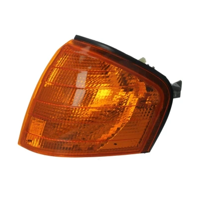 Kuva TYC 18 3358 05 2 Vilkku Oranssi Eteen, vasen Lampun kannalla MERCEDES BENZ: C sarja T modell, Sedan
