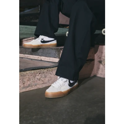 Kuva Nike SB ZOOM POGO PLUS Unisex Matalavartiset tennarit, Koko: 36, White/black/light brown Nahka/tekstiili