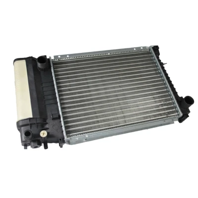 Kuva THERMOTEC D7B001TT Jäähdytin Alumiini, Muovi 440 329 32 Käsivaihteisto Jäähdytysrivat mekaan. kiinnitetyt BMW: 5 Sedan, 3 Coupe