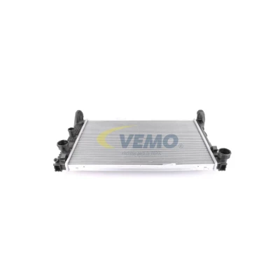 Kuva VEMO Original Quality V30 60 1271 Jäähdytin 642 430 18 MERCEDES BENZ: E sarja Sedan, GLK, C T modell